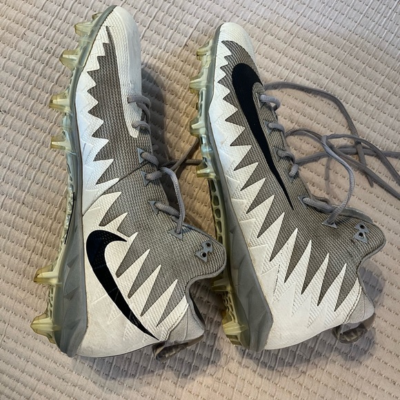 Nike Men’s Football Cleats size 13 - Picture 3 of 6